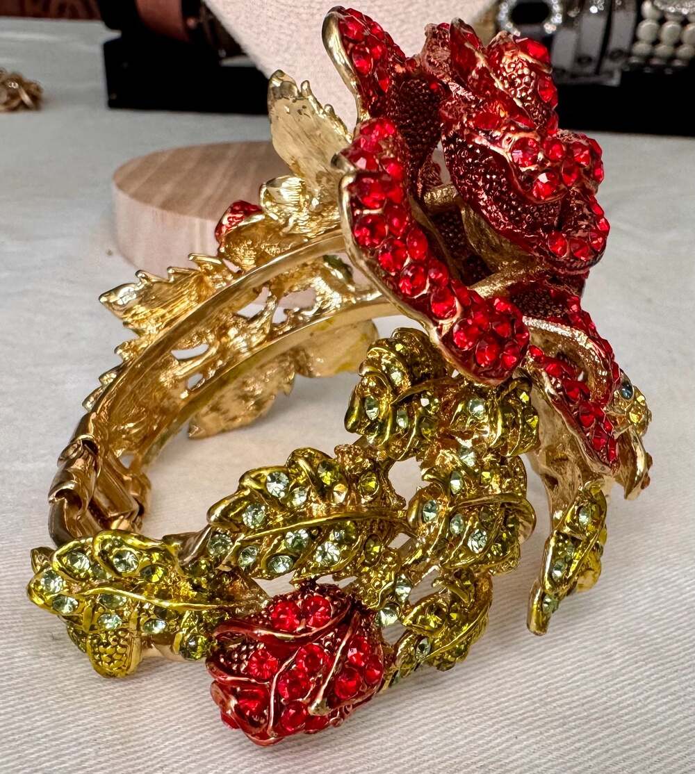 Unsigned Heidi Daus Inspired "Stop and Smell the Roses" Rose & Bee Bracelet - Picture 2 of 4